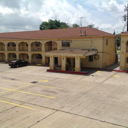 Guest Inn And Suites Хьюстон Экстерьер фото
