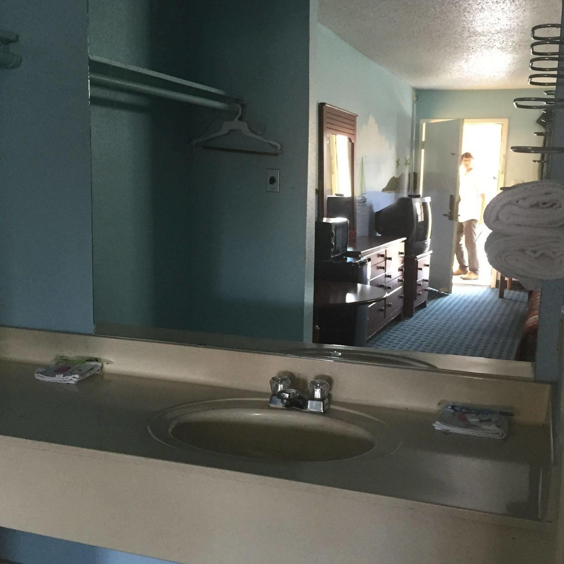 Guest Inn And Suites Хьюстон Экстерьер фото