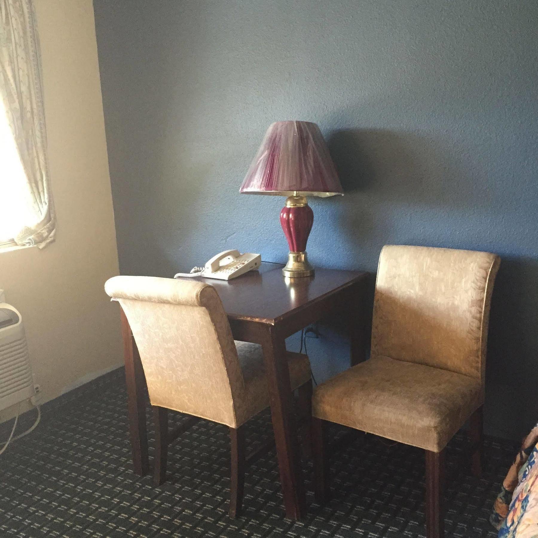 Guest Inn And Suites Хьюстон Экстерьер фото