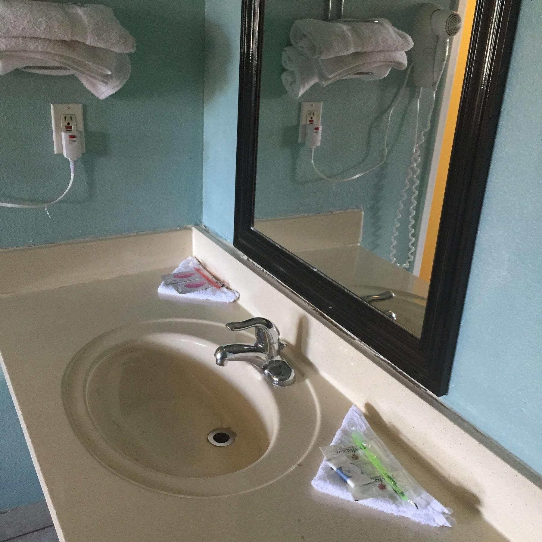 Guest Inn And Suites Хьюстон Экстерьер фото